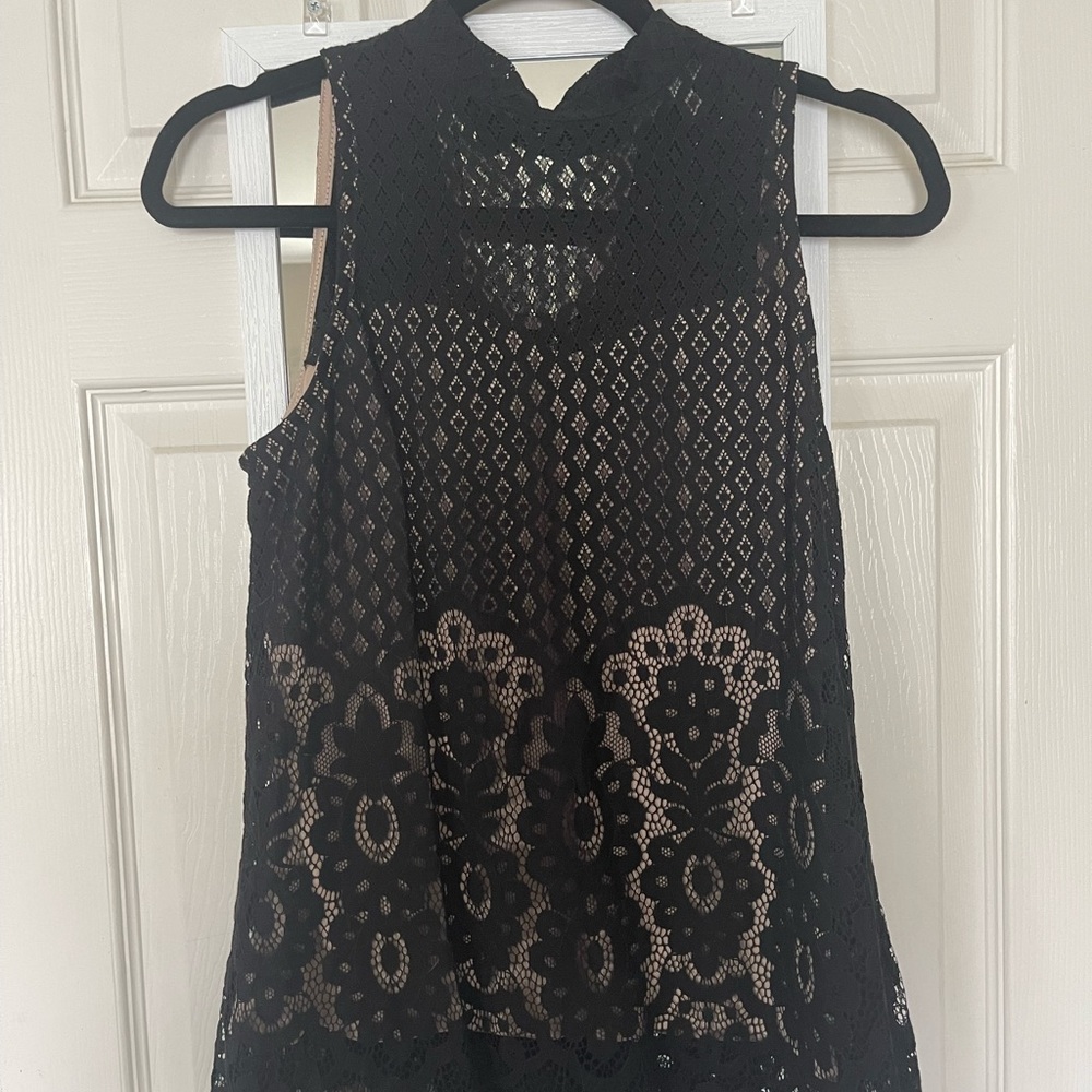 Woman’s black size Small